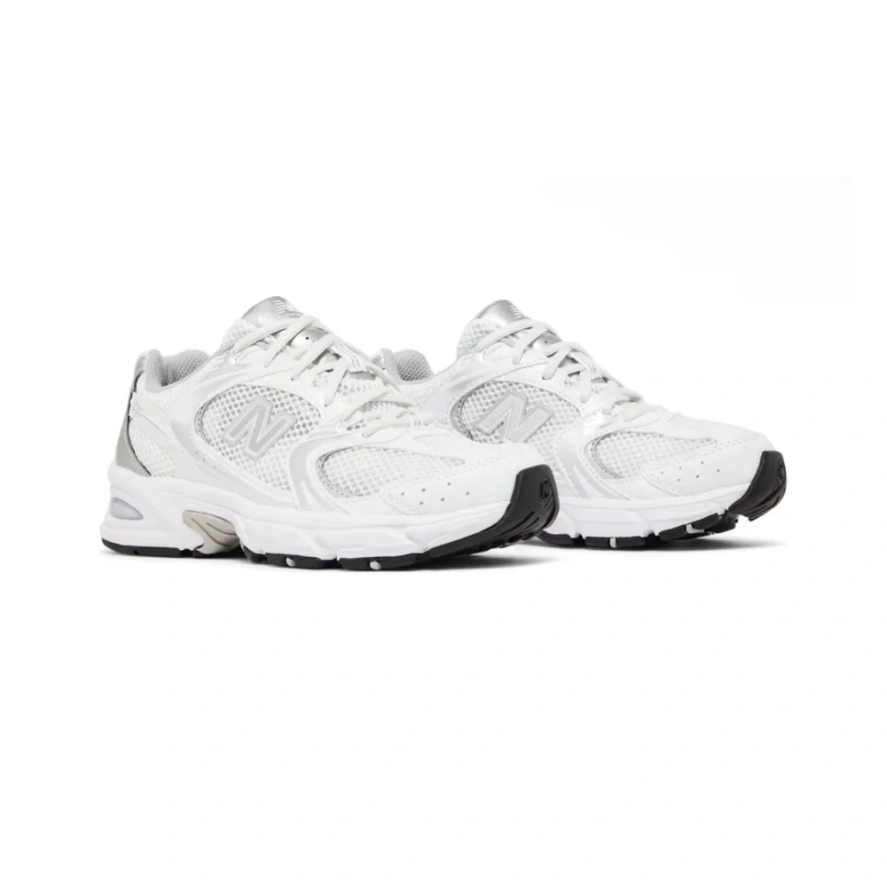 New Balance 2020 530 Silver and White, size 5 men’s/ 6.5 women’s - Picture 3 of 7